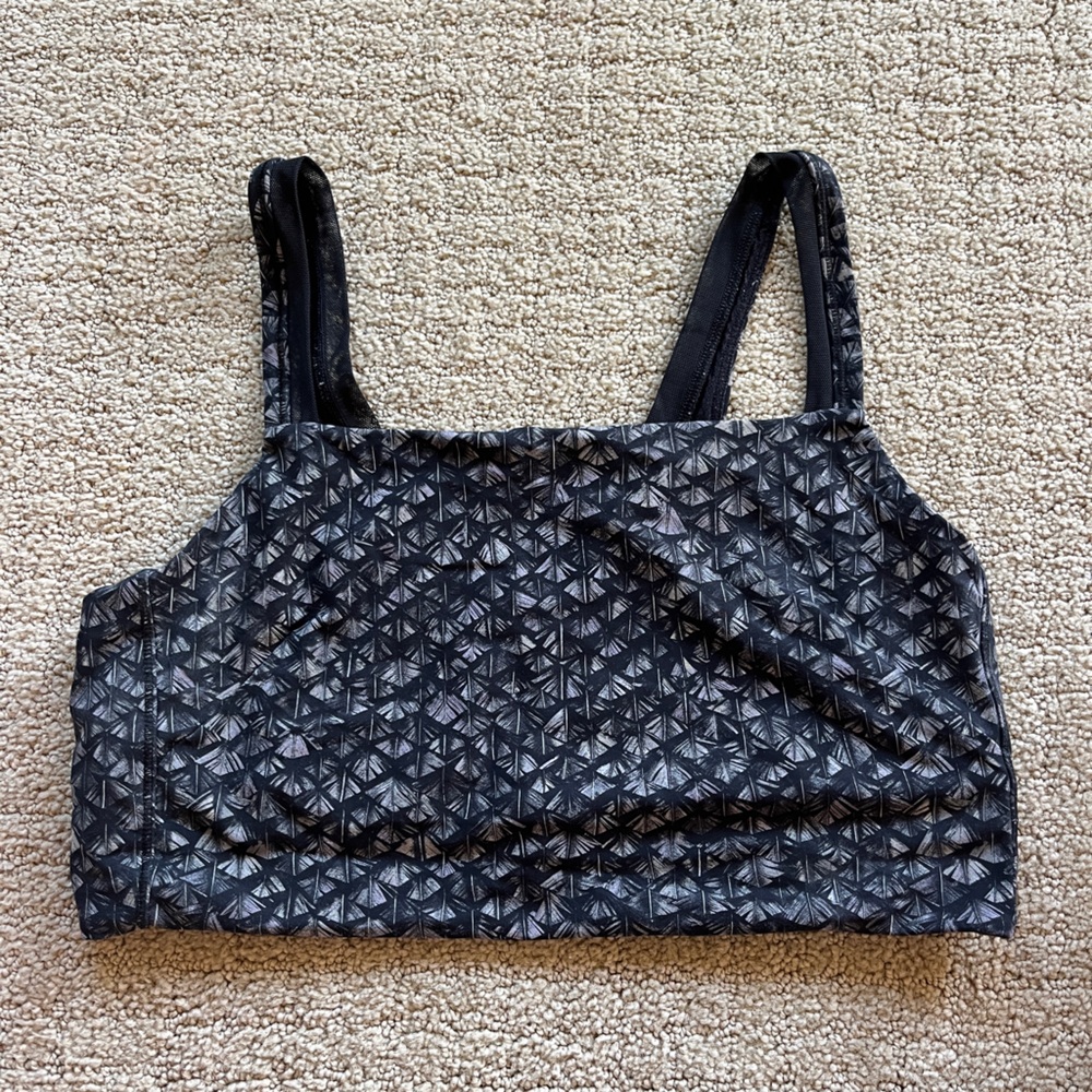 Lululemon size 8 Black patterned longline bra